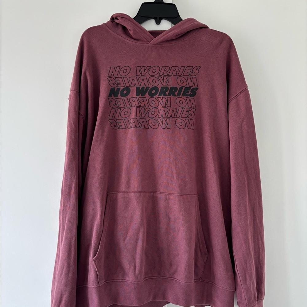 “No Worries” Vintage Men's Maroon Hoodie